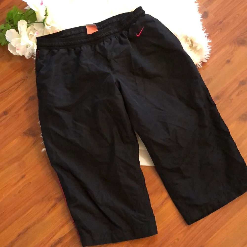 Nike Nylon Wide leg Capri with pink detail size M
